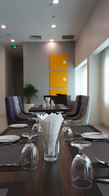 Wyne Hotel Yangon Exterior photo